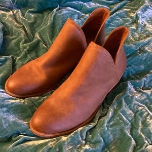 Tan ankle boots size 8 1/2